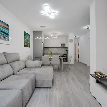 Apartment Sea View Kuxury *